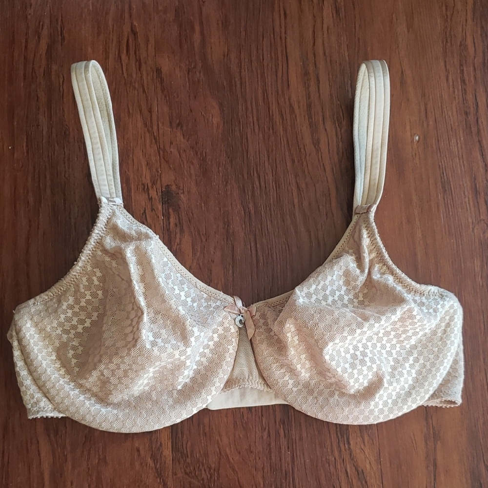 Chantelle Beige Nude Lace Bra Size 34DD Chic Feminine